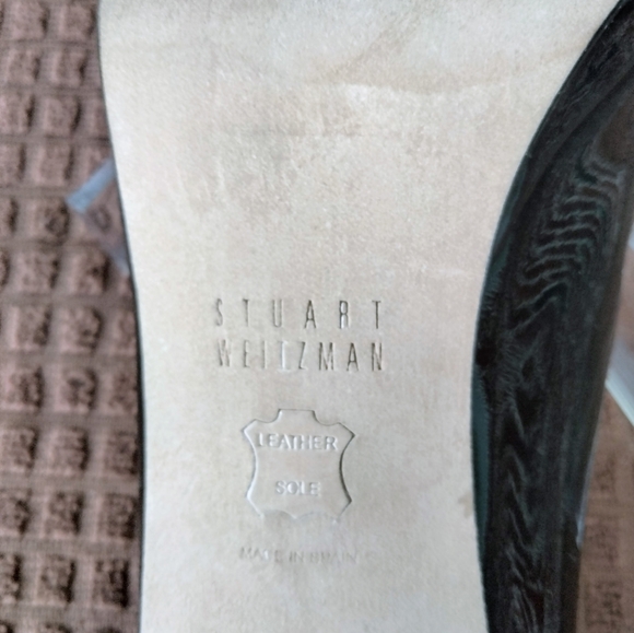 Stuart Weitzman Open Toed Patent Leather Pumps. Size 8M. Very Good Condition. - Picture 9 of 9
